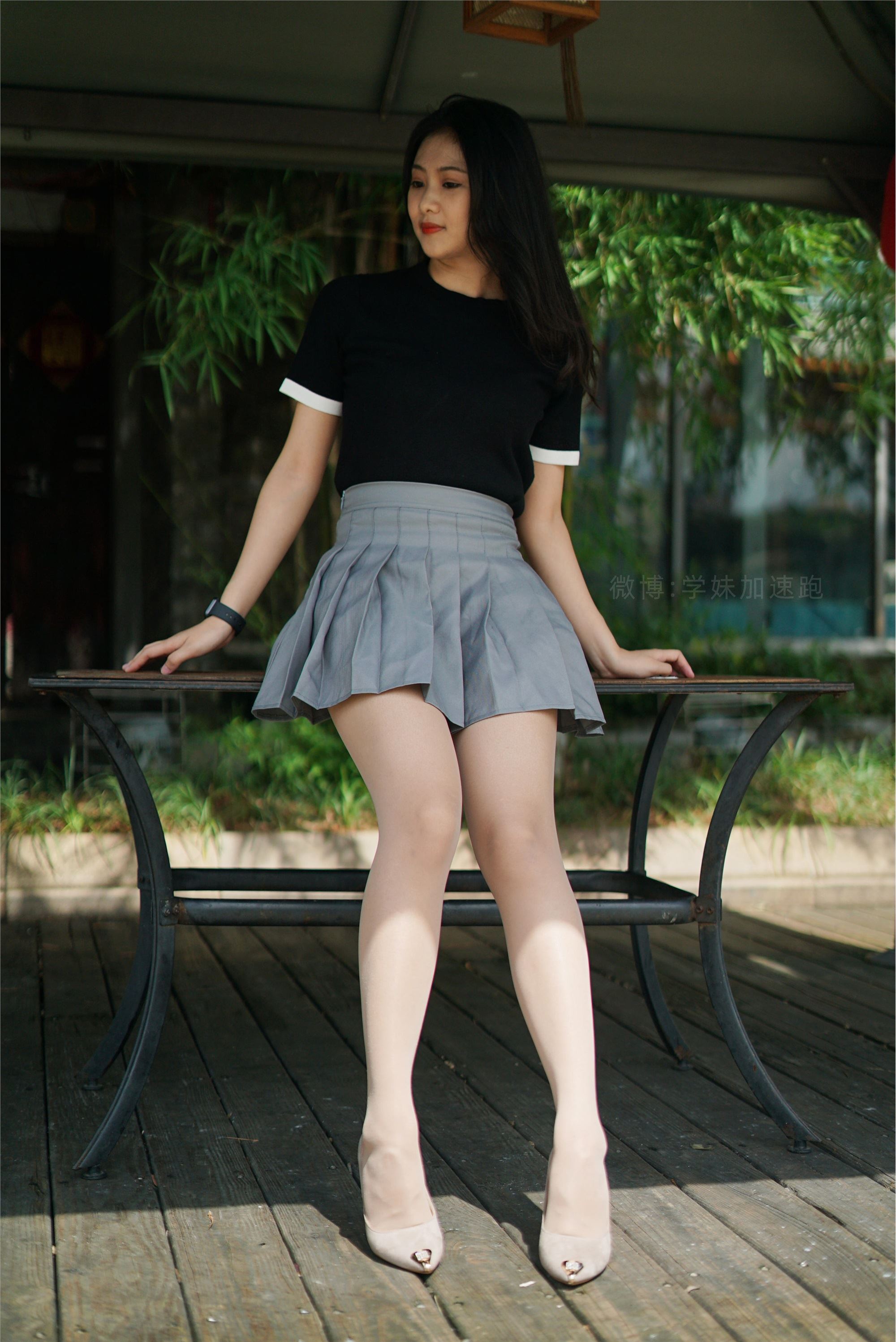 学妹加速跑 XM077《桌上起舞的彤彤》